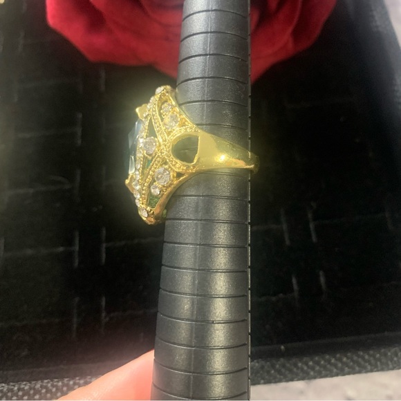 Eye shaped Ring Irregular Zircon Big Green Rhinestones Gold Tone - Picture 5 of 11